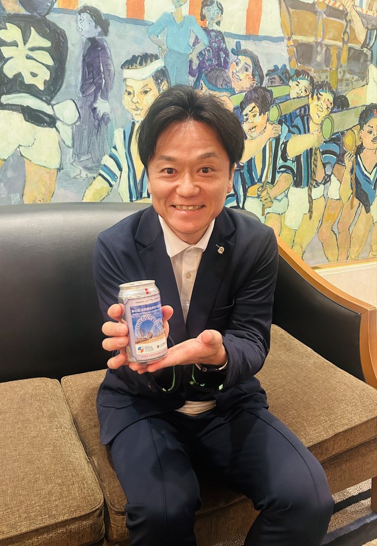 入場料2万円のお土産は“ワンヘルスビール”。缶の絵柄には…