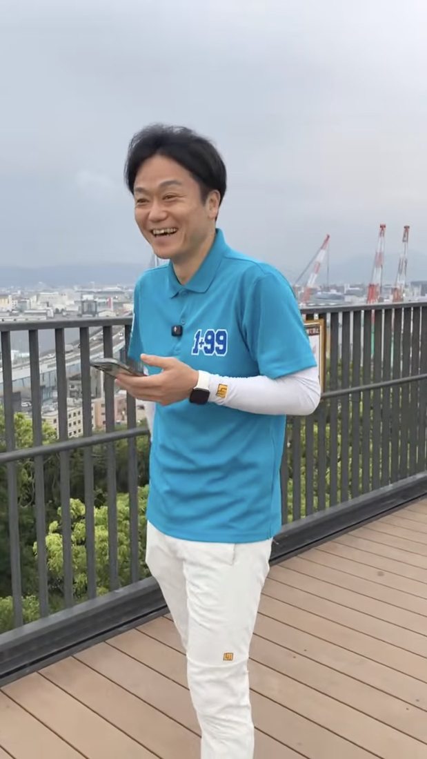 上った先は、6畳ほどの床。案内板も望遠鏡もなし